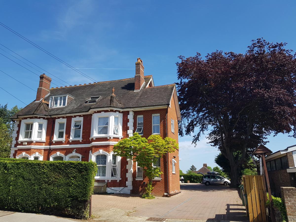 Anand Lodge Royal Tunbridge Wells Exterior photo